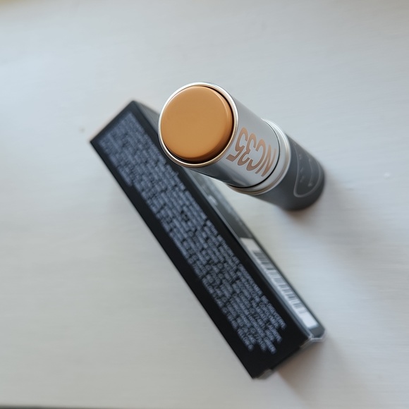 MAC Studio Fix Soft Matte Foundation Stick - Picture 2 of 4